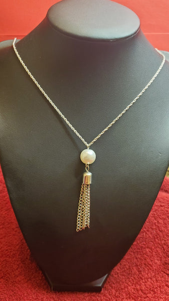 Kiss Pearl Necklace