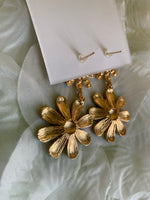 Mirna Daisy Earrings with Gold Accents