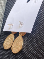 Lasse elegance and distinction stand out when wearing these beautiful earrings